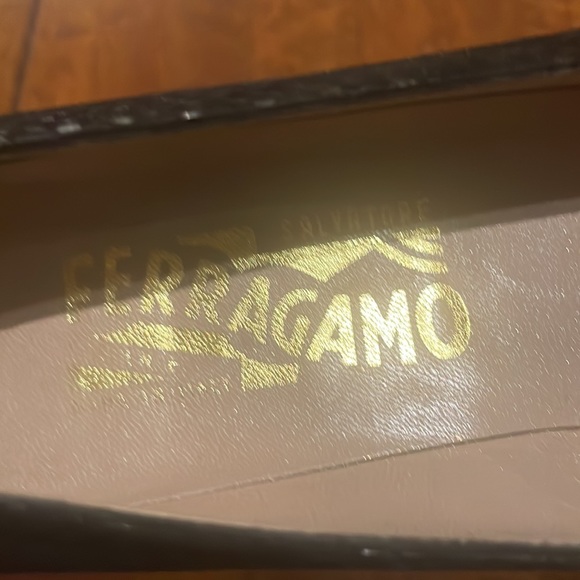 Salvatore Ferragamo black suede, Ladies 8 1/2 AA, very elegant. - Picture 6 of 9